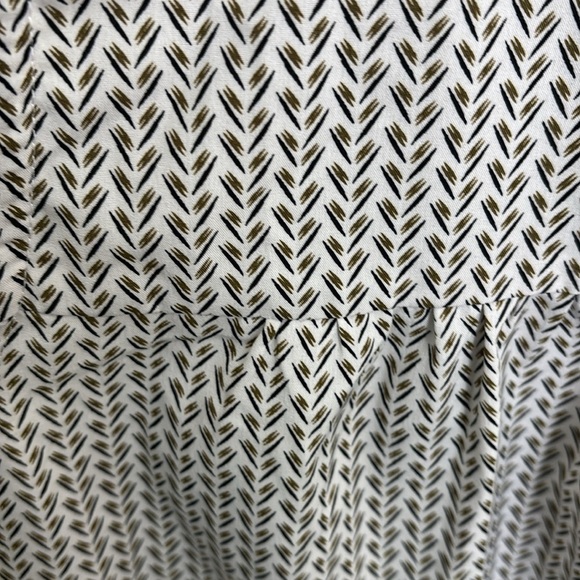 Women's Black and White Sleeveless Top - Picture 3 of 6